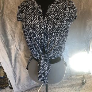 Cute navy blue white top